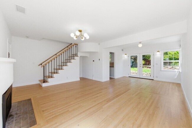 Building Photo - Charming 2 bed, 1.5 bath Alta Heights Home