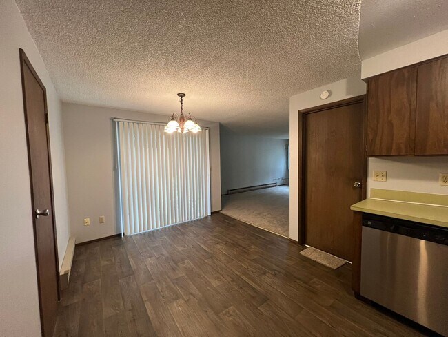 Building Photo - PENDING APPLICATIONS; New Paint & Flooring! (Water & Garbage Included)