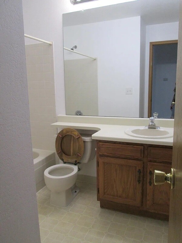 Building Photo - 2744 E Nichols Cir