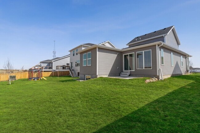 Building Photo - NEAR WAUKEE NORTHWEST!! 4 bedroom, 3 Bath Home In Waukee.