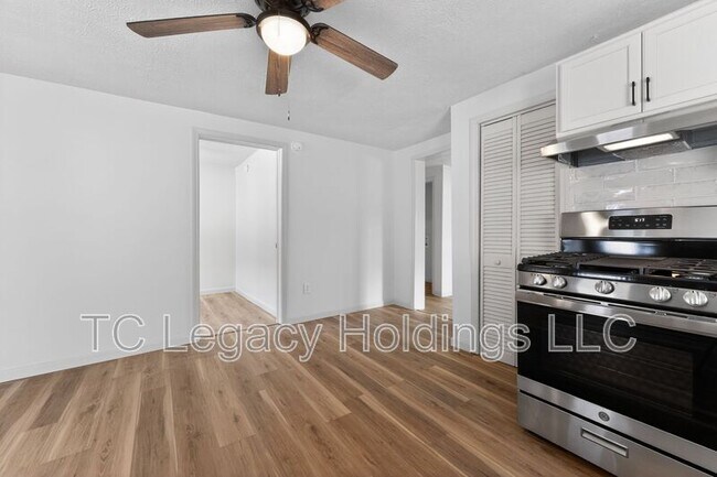 Building Photo - 218 George St