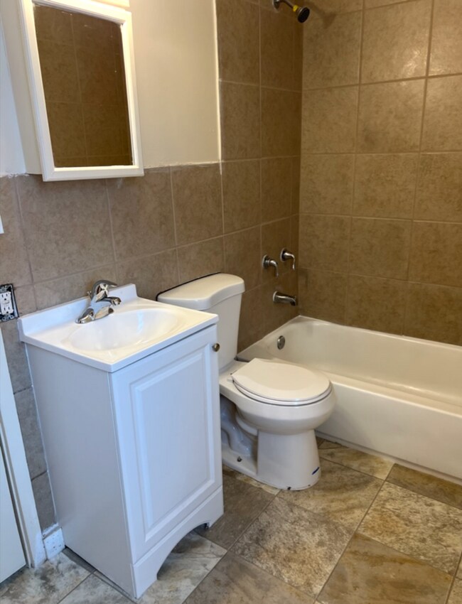 Building Photo - Nice 3-Bedroom Single Family Home Available August 1st!