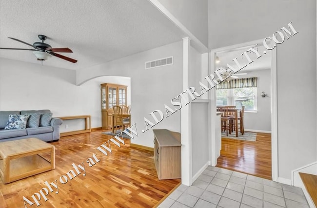 Building Photo - Beautiful 4 Bed 2 Bath Home in Olathe-Available in JULY!!