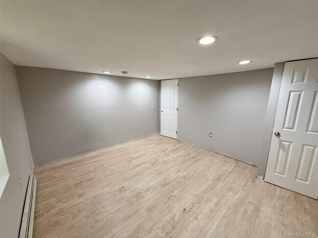 Building Photo - 220 Furrows Rd