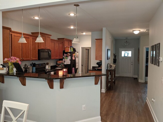 Building Photo - Available August 15th!!! $2200 a month!!!