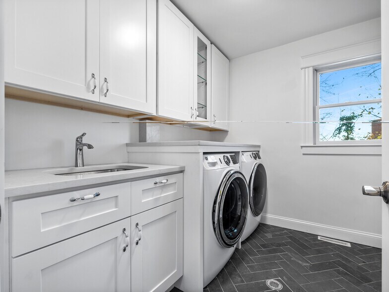 Building Photo - 25 Falmouth Rd