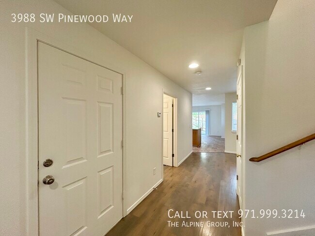 Building Photo - 3988 SW Pinewood Way