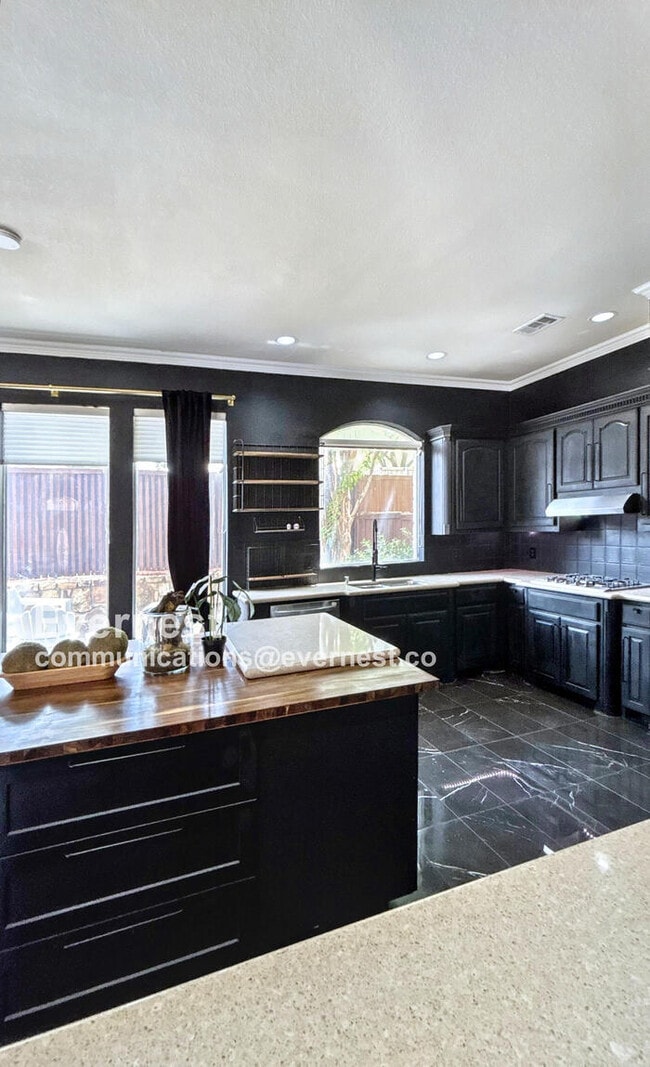 Building Photo - 4633 San Marcos Way