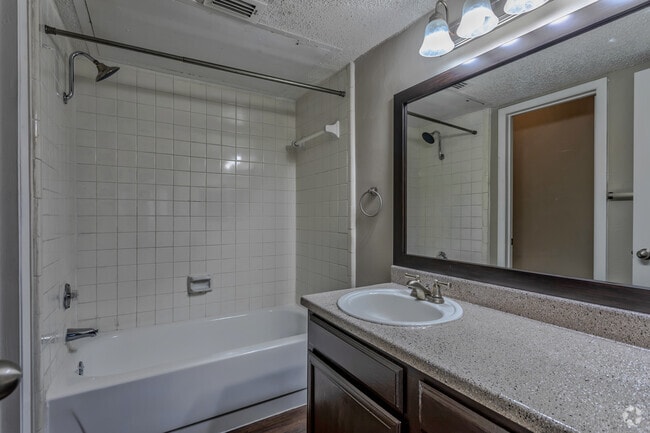 2BR, 1BA - 874 SF A2 - Bathroom - Bristol Apartment Living