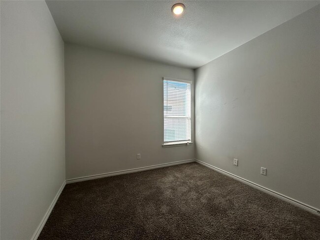 Building Photo - 2232 Hornbeam St