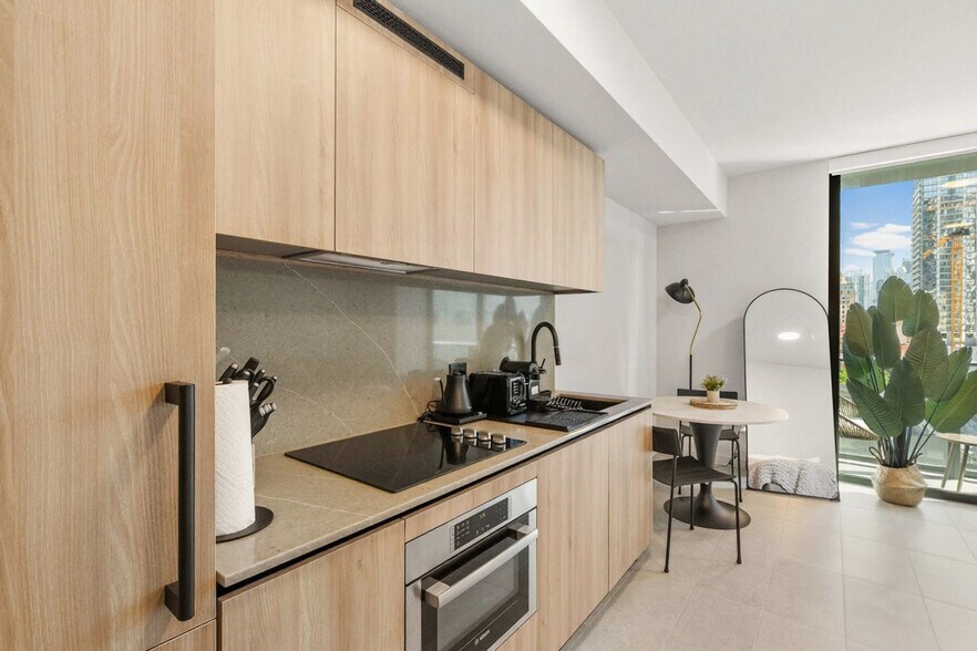 Building Photo - 121 NE 5th St