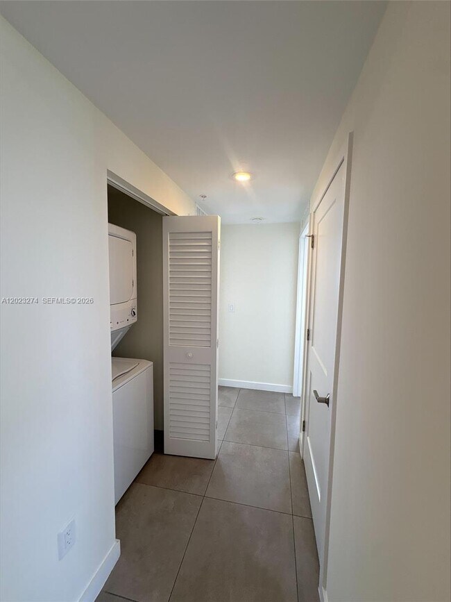 Building Photo - 16395 Biscayne Blvd