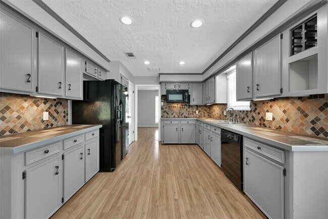 Building Photo - 27121 Wells Ln