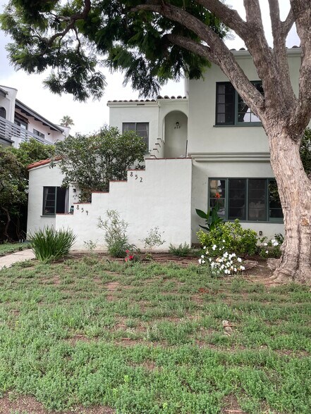 Facade of Triplex - 854 19th St