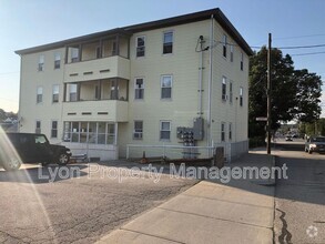 Building Photo - 834 Charles St