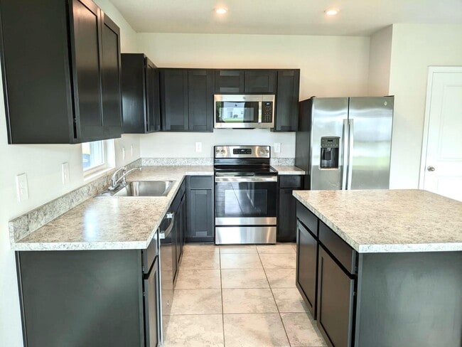 Building Photo - 604 Lychee Ln