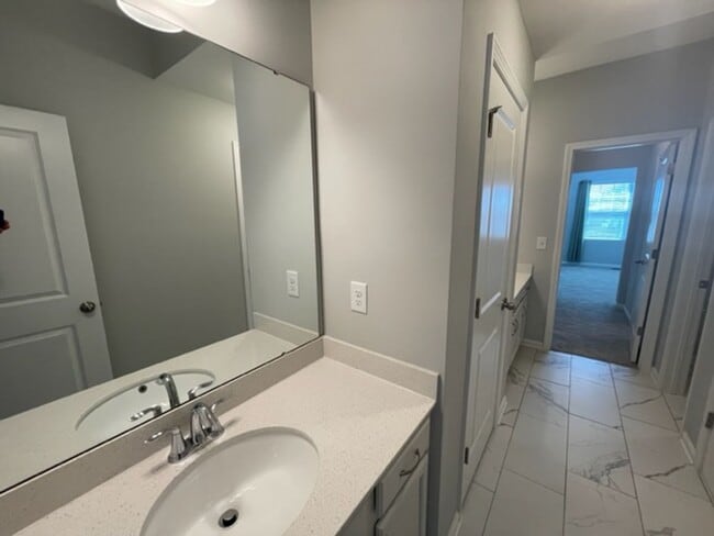 Building Photo - MOVE IN READY! Amazing end-unit townhome