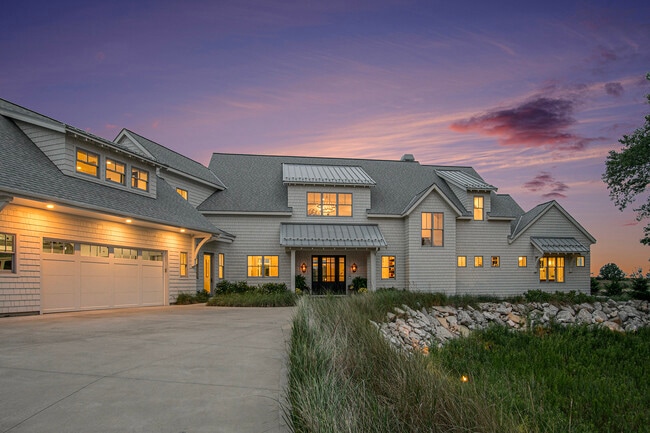 Building Photo - 6736 Saugatuck Bch Rd