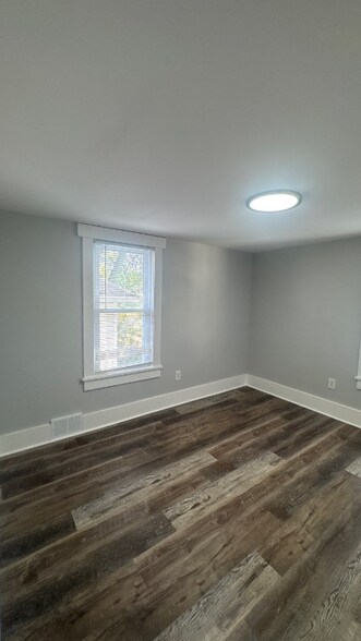 Building Photo - 261 Navigation St