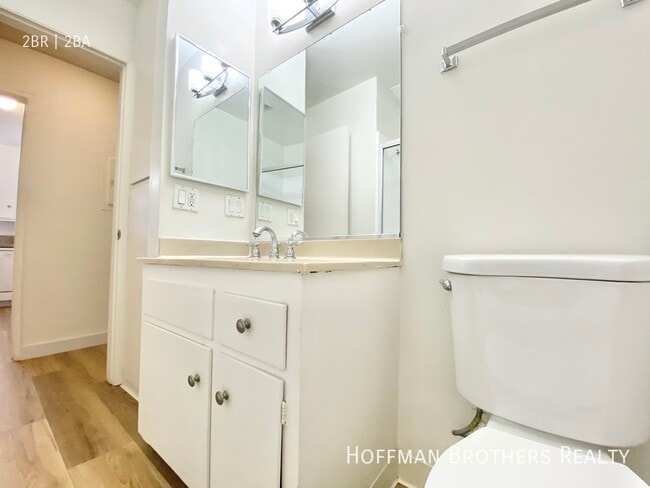 Building Photo - 11924 Montana Ave Los Angeles, CA 90049