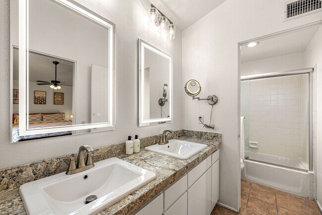 Building Photo - Sunnyside House with Pool in Palm Springs (Monthly Only - No Long Term)