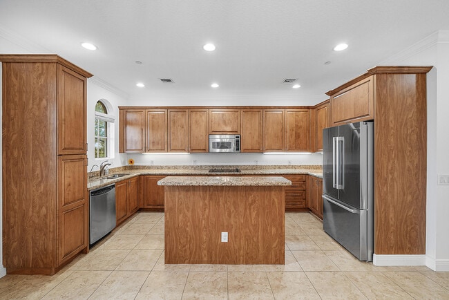 Building Photo - 824 Virginia Gardens Dr