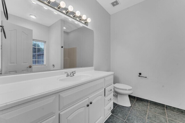 Building Photo - 21 Glencove Ct