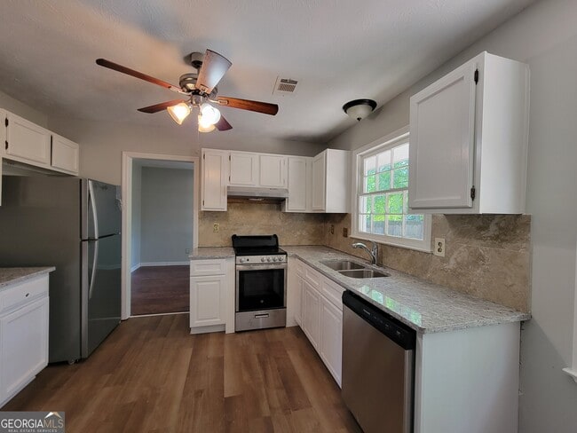 Building Photo - 679 Wellington Way