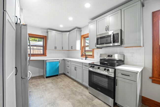 Building Photo - 411 Kingsley Ave