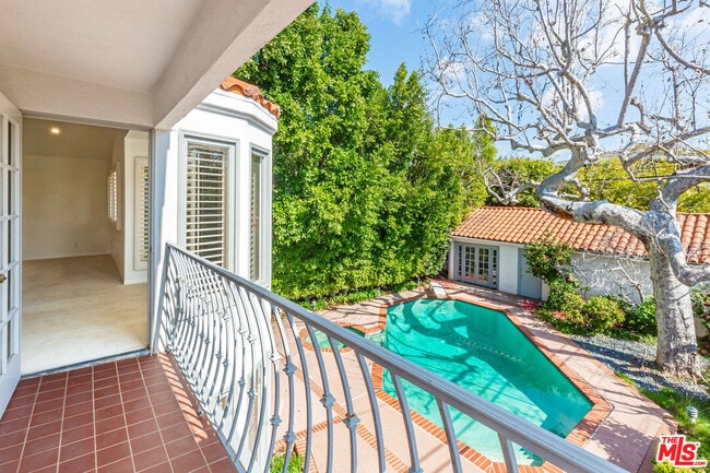 Building Photo - 158 S Anita Ave