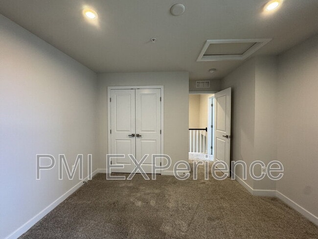 Building Photo - 5609 Greenpoint Ln