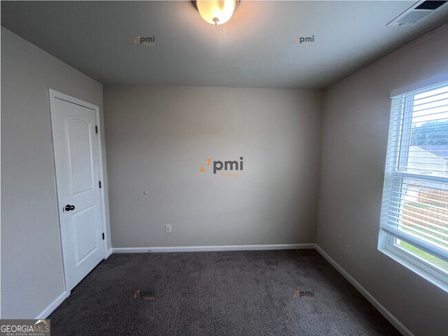 Building Photo - 106 Sarah Ln