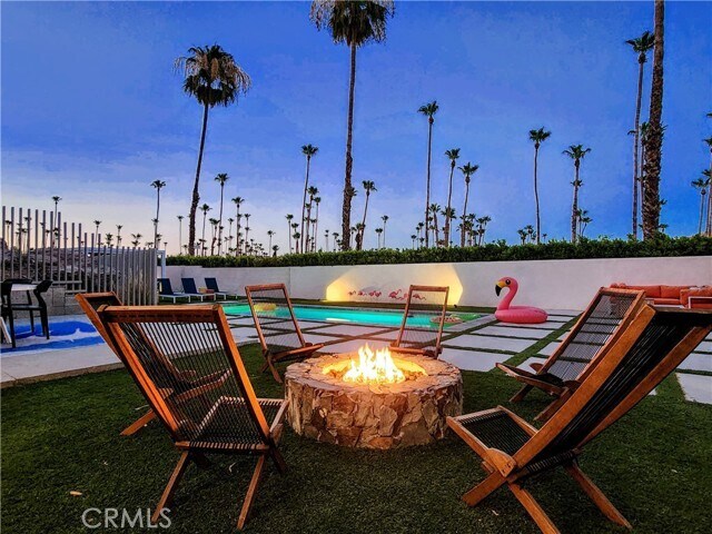 Building Photo - 2499 S Palm Canyon Dr