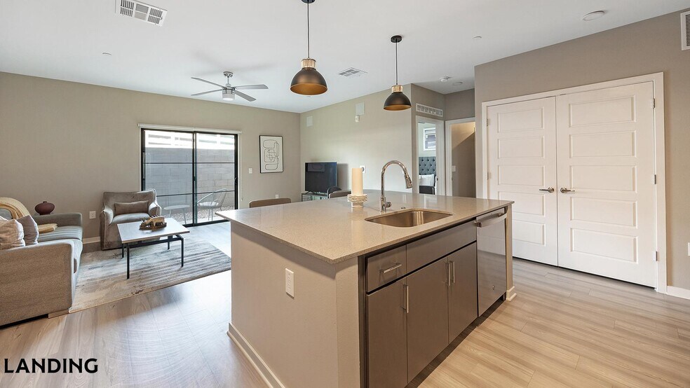 Building Photo - 402 W Lincoln St