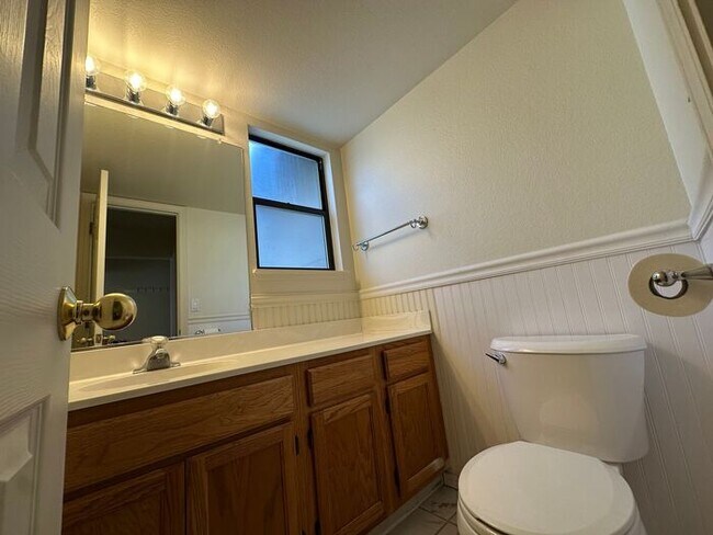 Building Photo - MOVE IN SPECIAL!! DEPOSIT MOVES YOU IN!!!