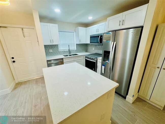 Building Photo - 805 W Oakland Park Blvd