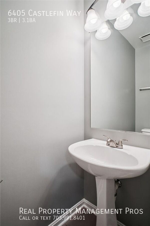 Building Photo - 6405 Castlefin Way