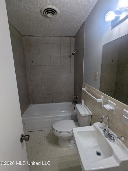 Building Photo - 8415 Dottley Dr
