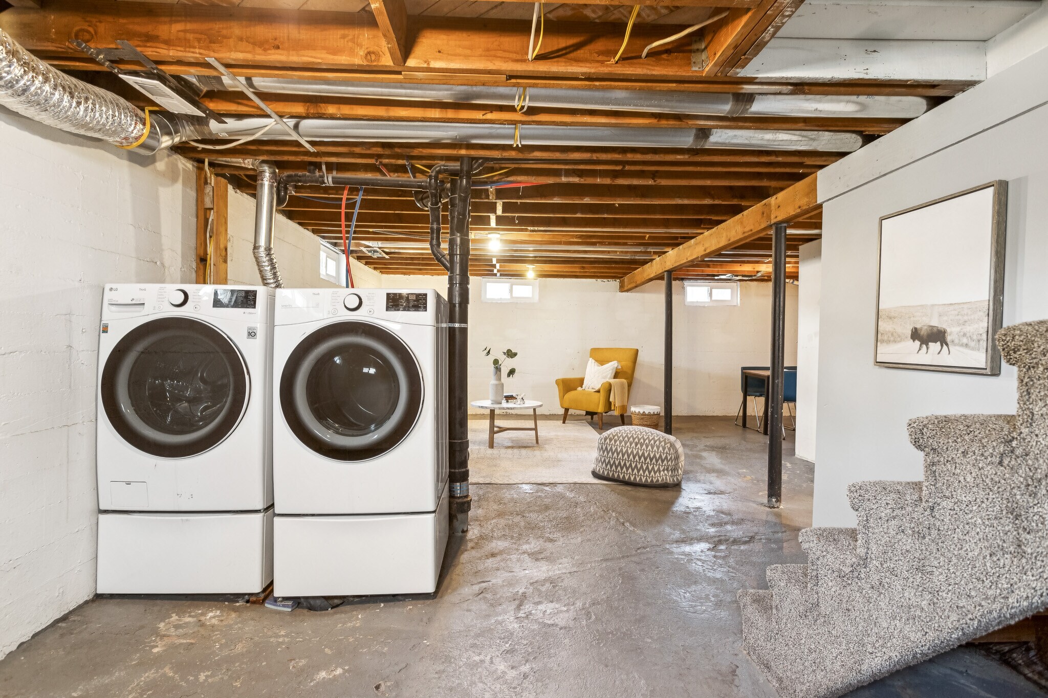 Building Photo - 983 N Poinsettia Dr