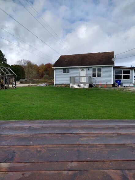 Building Photo - 4633 Sandy Lake Rd