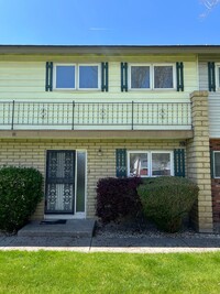 Building Photo - <b>Two Bedroom Smithridge Park Townhome wi...