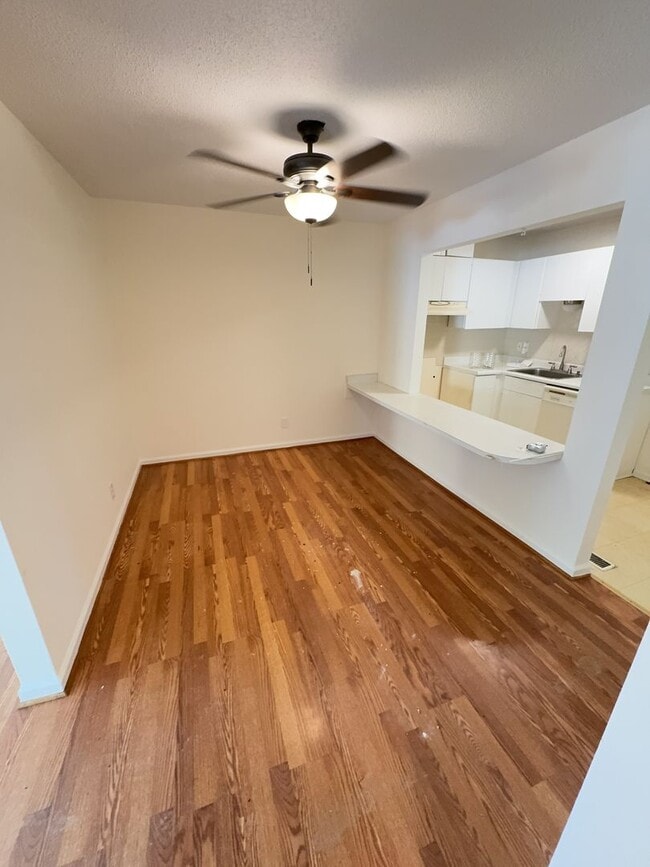 Building Photo - $350 Off First Month! Renovated 2 bed 1.5 ...