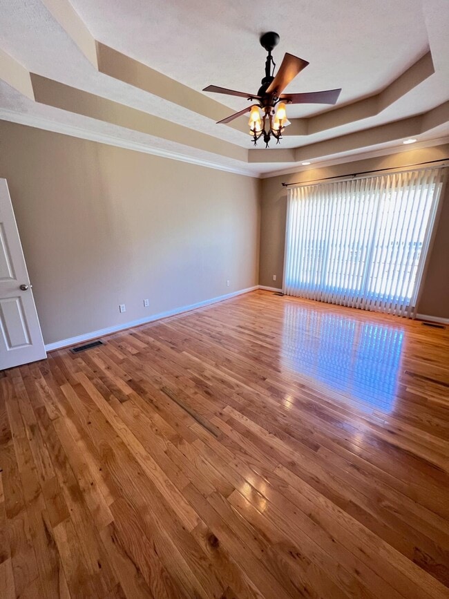 Building Photo - 212 Lakeside Dr