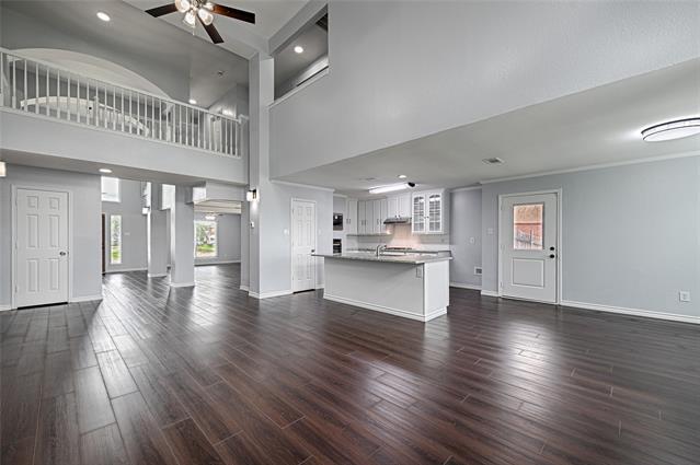 Building Photo - 6703 Meadowcrest Dr