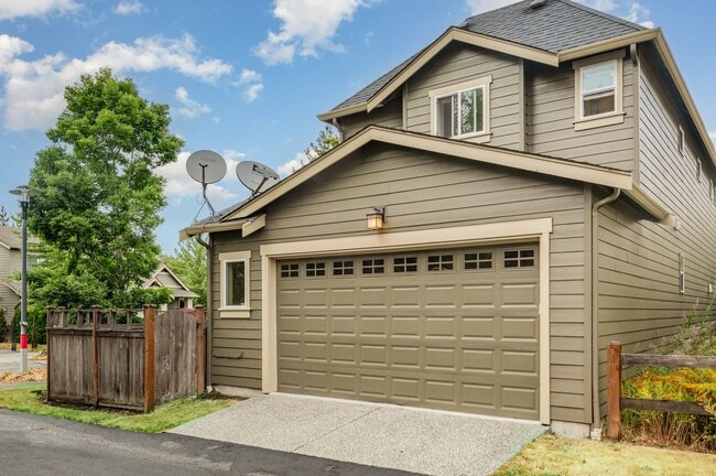 Building Photo - North East Facing 4 bed 3 bath ready for m...