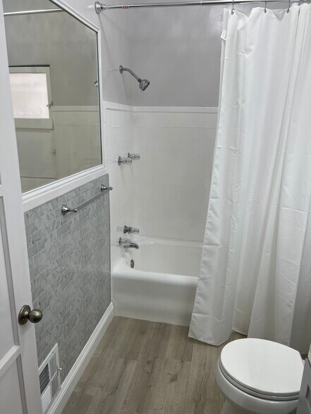 Building Photo - 8276 Norton Ave