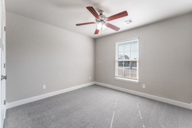 Building Photo - Spacious 4-Bedroom Home with Open Layout & Fenced Backyard in Pea Ridge