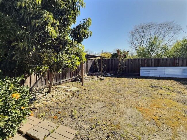 Building Photo - 2BD/1BA with Large Backyard & Garage