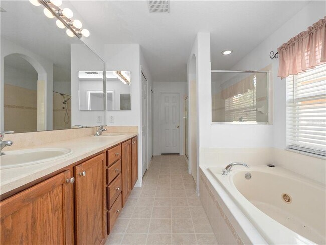 Building Photo - 4633 Huron Bay Cir