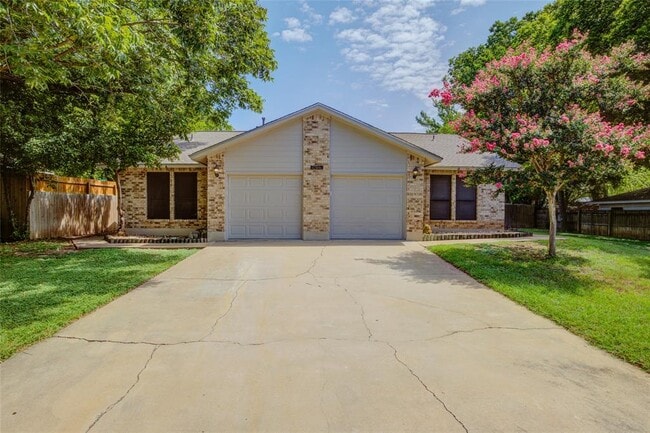 Primary Photo - 306 Corral Ln